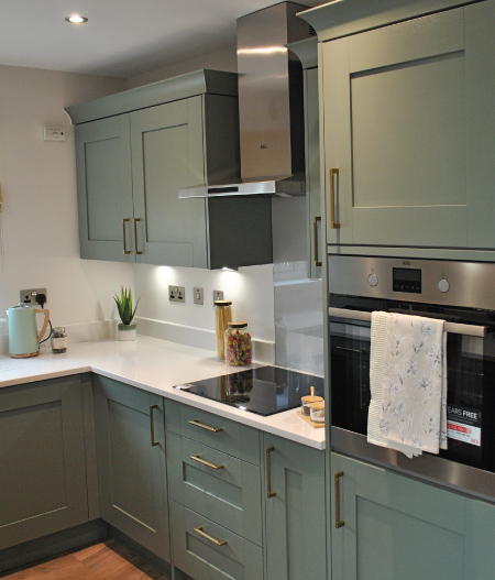 Alloa-kitchen-mob