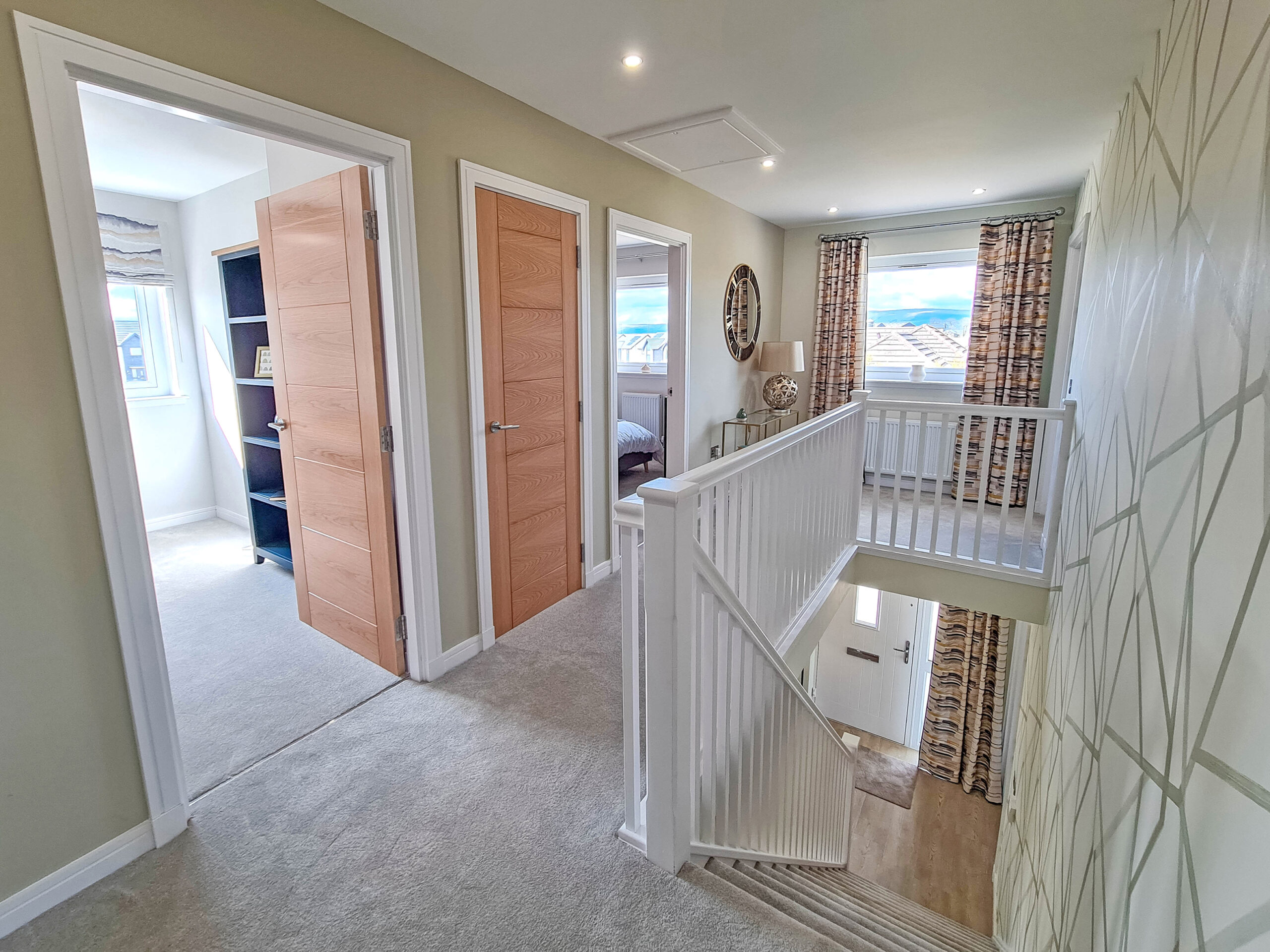 Mezzanine upper hall landing