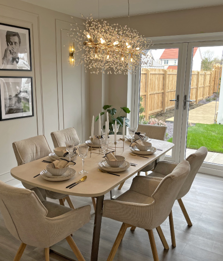 Carluke-dining-mob